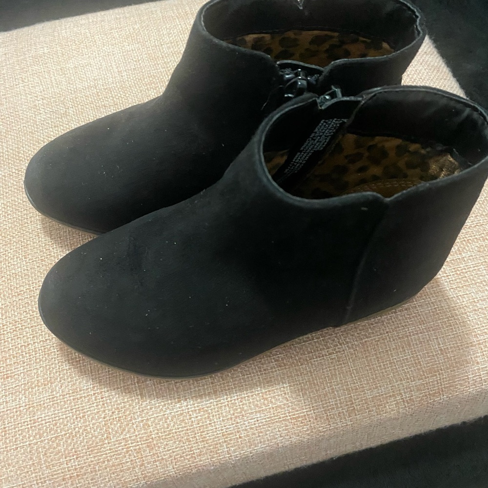 Cat and Jack Black Ankle Boots - Picture 4 of 8